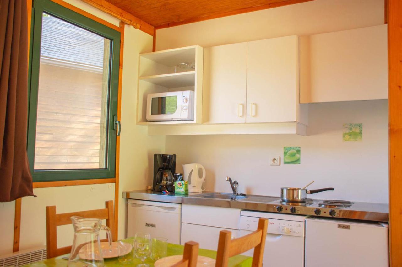 Saint-Germain-du-Teil Les Chalets De Booz מראה חיצוני תמונה