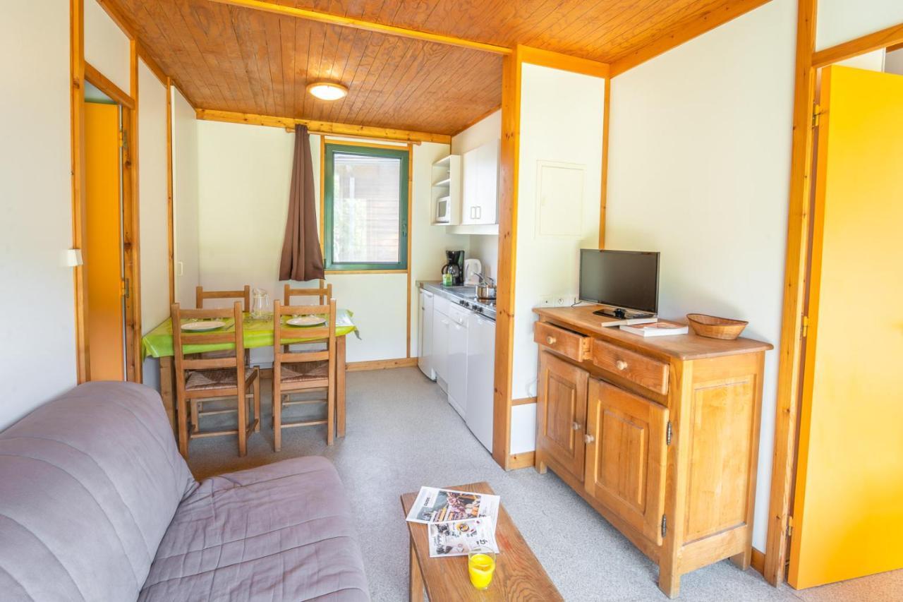 Saint-Germain-du-Teil Les Chalets De Booz מראה חיצוני תמונה