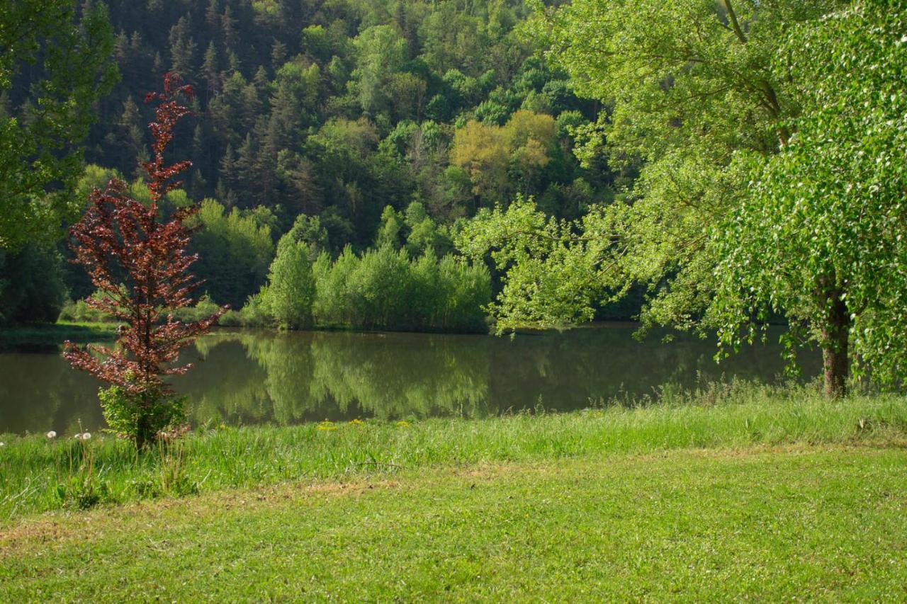 Saint-Germain-du-Teil Les Chalets De Booz מראה חיצוני תמונה