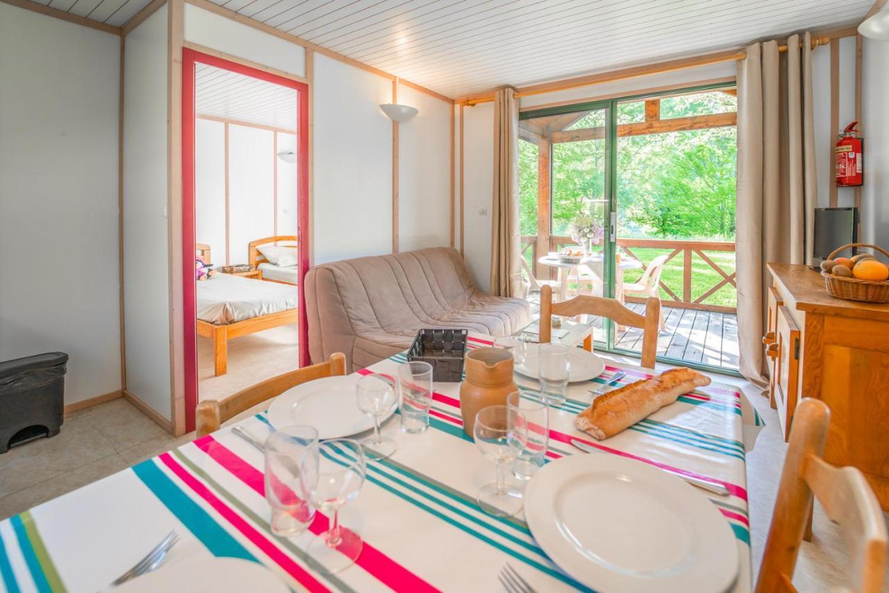Saint-Germain-du-Teil Les Chalets De Booz מראה חיצוני תמונה