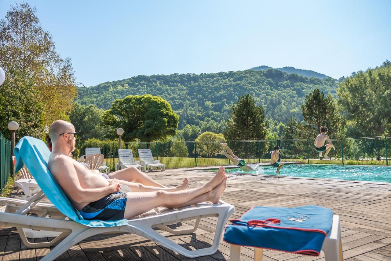 Saint-Germain-du-Teil Les Chalets De Booz מראה חיצוני תמונה