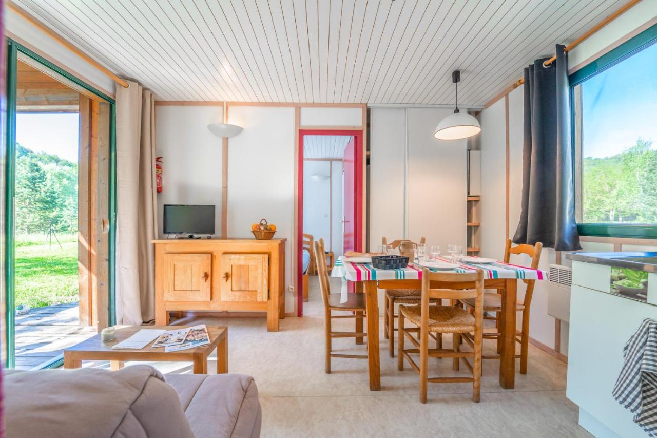 Saint-Germain-du-Teil Les Chalets De Booz מראה חיצוני תמונה